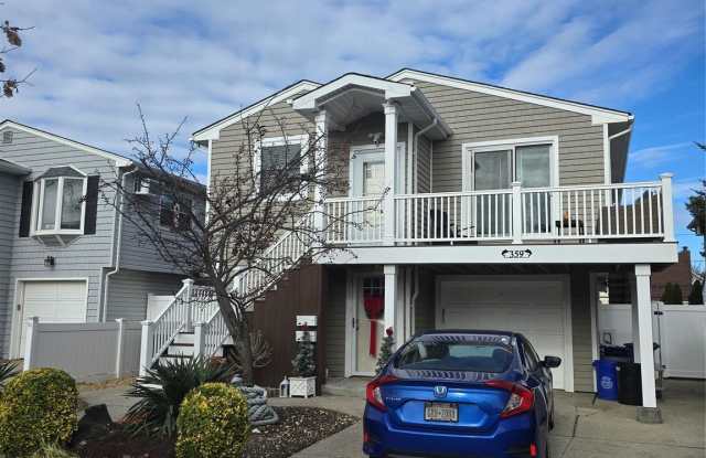 Photo of 359 E Pine Street