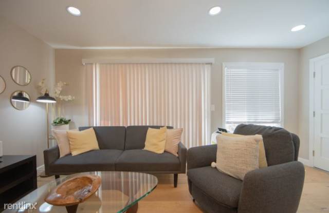 485 La Conner Dr #5