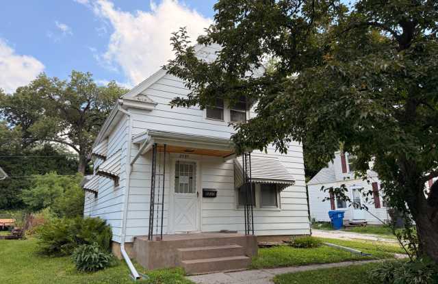 Affordable Moline Apartment in a Prime Quad Cities Location!