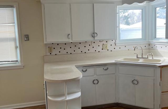 Photo of Amazing 3 Bedrooms with Rec Room Single Family in an Excellent Neighborhood!