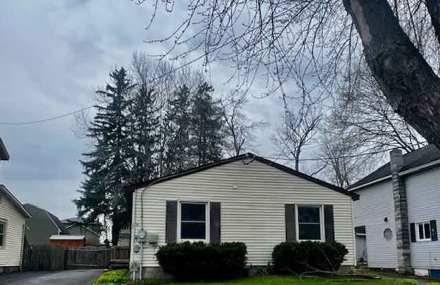 Single Family Home - 2 Beds, 1 Bath- Baldwinsville - 17 Lock Street, Baldwinsville, NY 13027