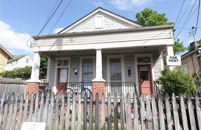 1225 BURDETTE Street