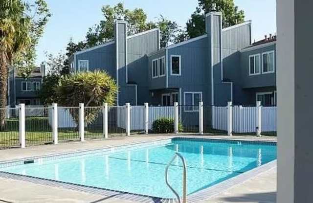 Photo of 2 Bed/2 Bath Condo w/Detached 1 Car Garage Available Soon!