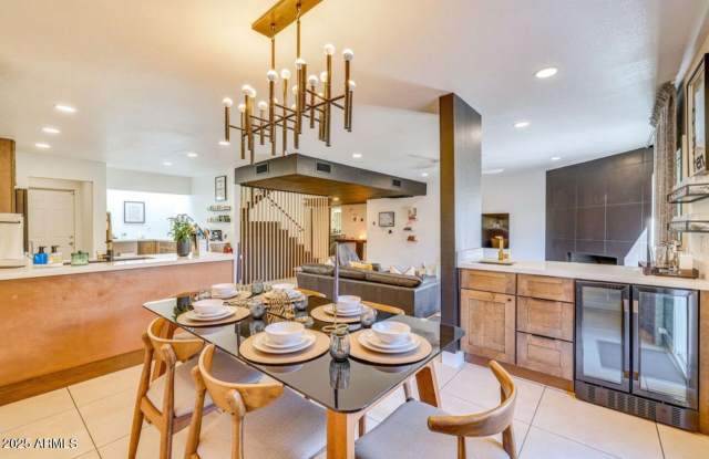 7741 N Vía Camello Del Sur --