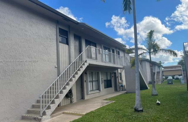 15342 SW 72nd St - 15342 Southwest 72nd Street, Kendall West, FL 33193