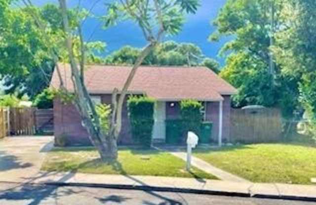 Photo of 1228 E Azalea Court