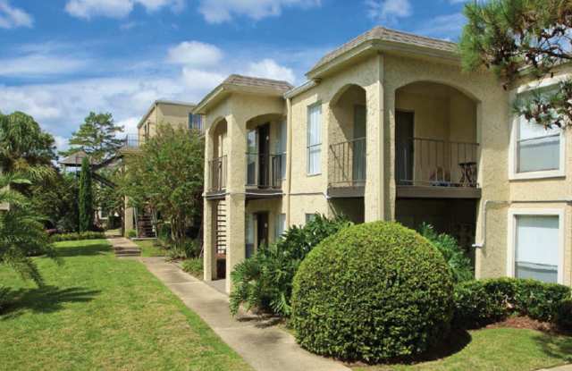Parkway Square Apartments