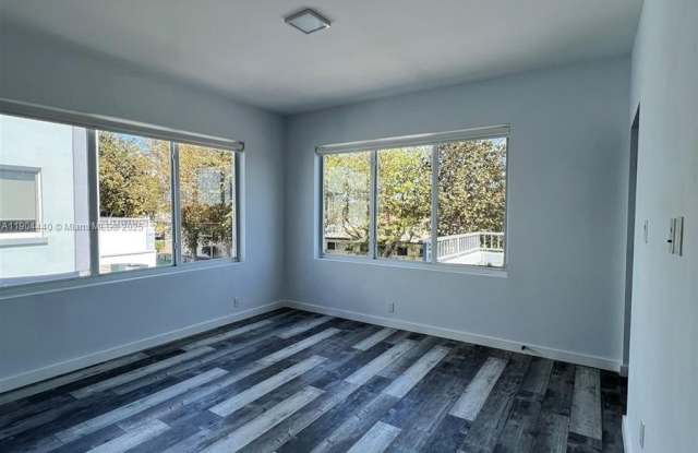 Photo of 1818 SW 22nd Ave