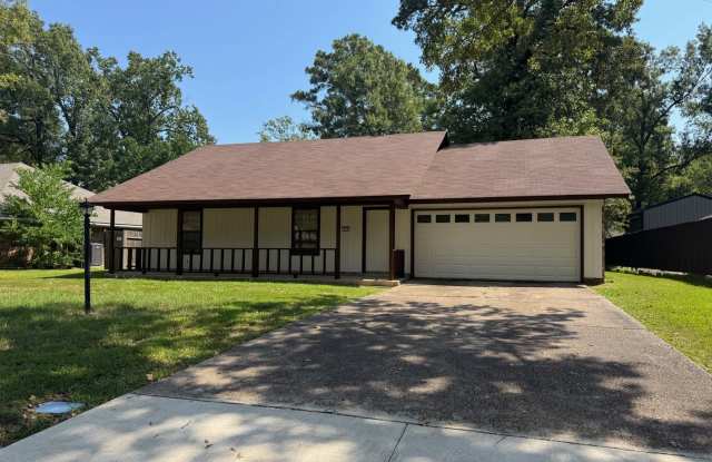210 Deerwood Ln
