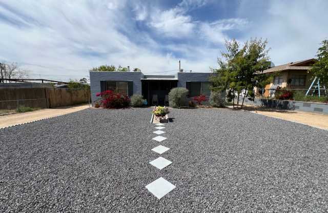 Furnished cozy 1 bedroom Duplex!