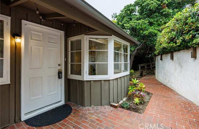 550 Saint Ann's Drive