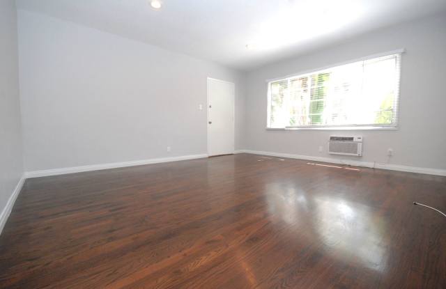 Hollywood 1Bed/1Bath Walking Distance to Hollywood Bowl!