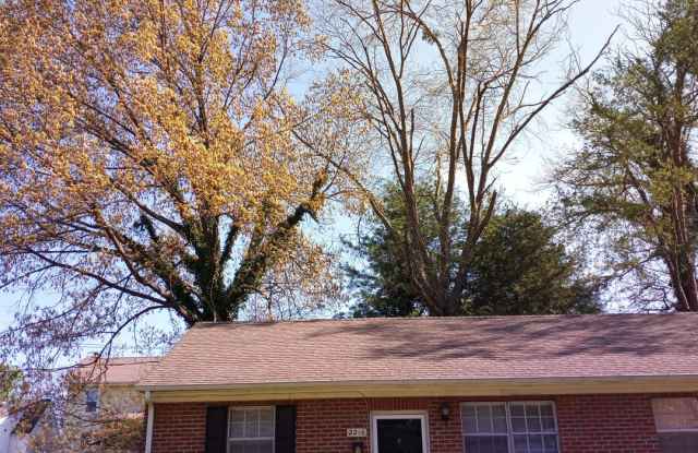 Lovely Two Bedroom One Bathroom Brick Duplex