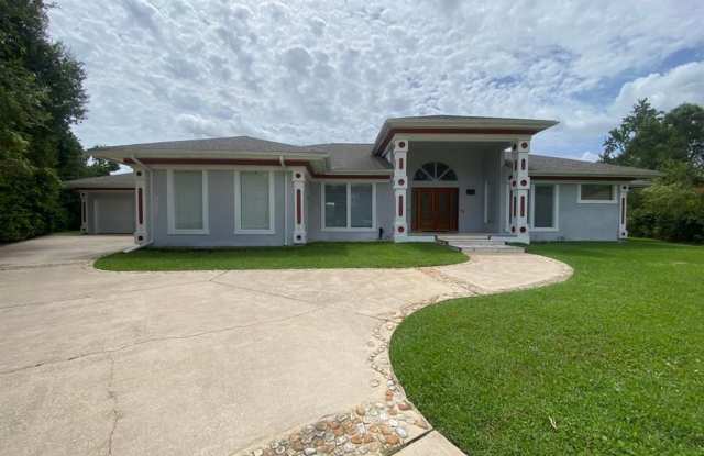 Spacious 3/2 with In-Law Suite