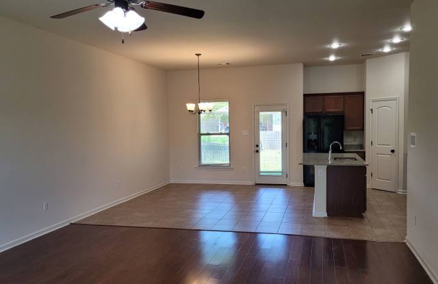 3 Bedroom 2 Bath in Ascension-$500 off 1st month with 30 day move in!!