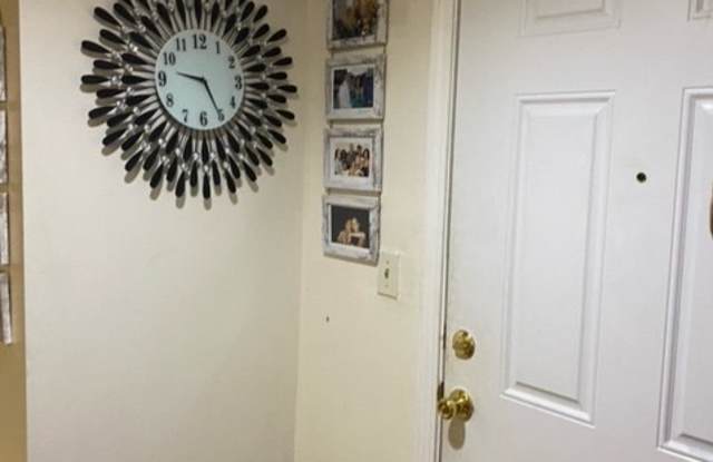 1533 East Genesee St - B