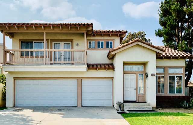 Beautiful 3 Bedrooms, 2.5 Baths Home with 3 Garage in Gated West Covina Community