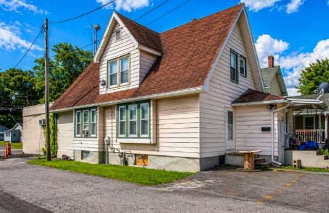 301 E North St