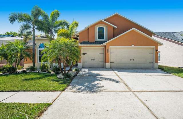 7116 Colonial Lake Dr