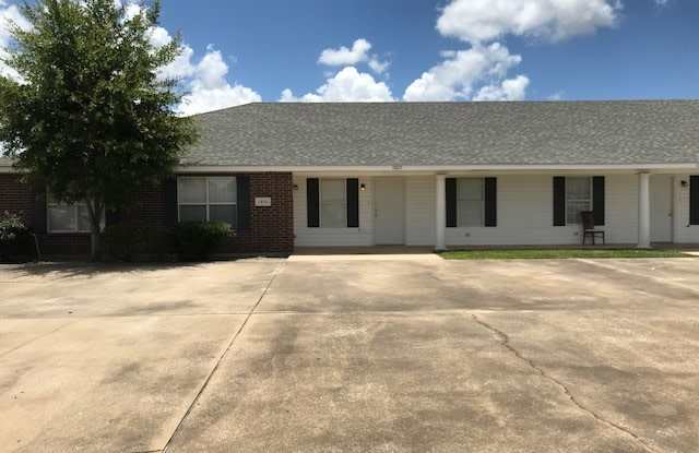 Photo of 1803 N Tallowood Dr