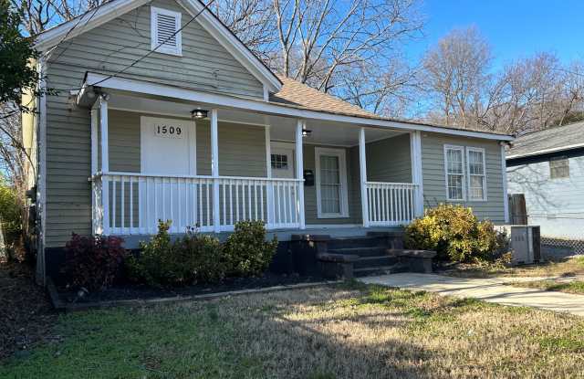 3 Bedroom Home in Belmont Community!