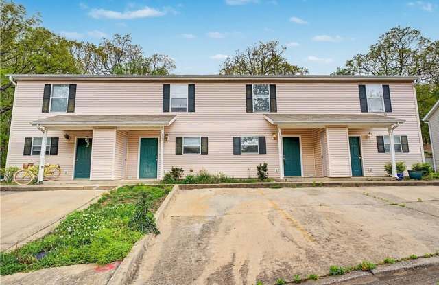 1368 S Sequoyah Court