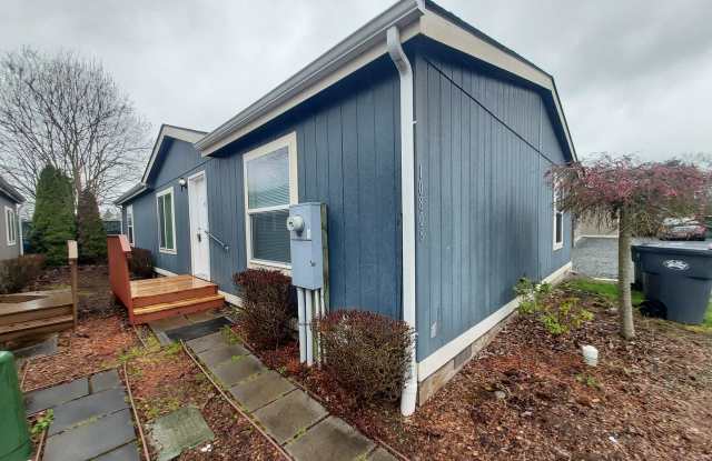 Available Now 3 bedroom, 2bath!!