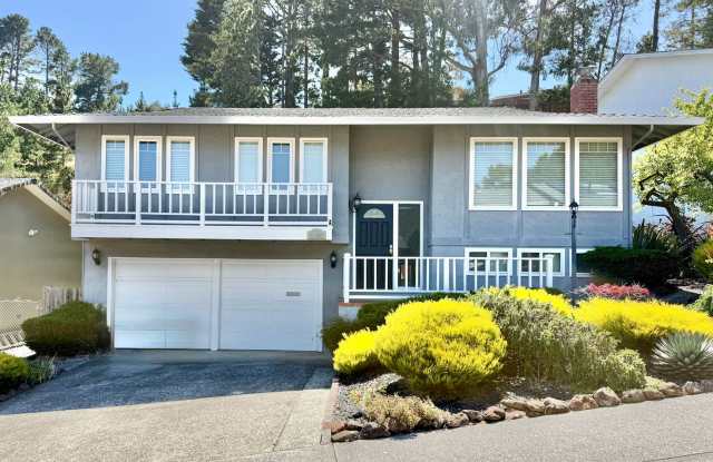 Single-Family Home in Park Pacifica - 3Bed/3Bath + 2 Bonus Rooms