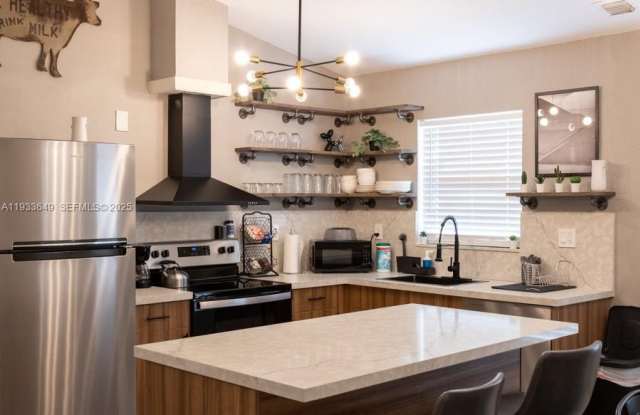 Photo of 765 NW 77th St