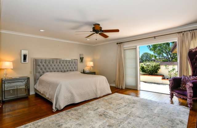 10 Maritime Drive
