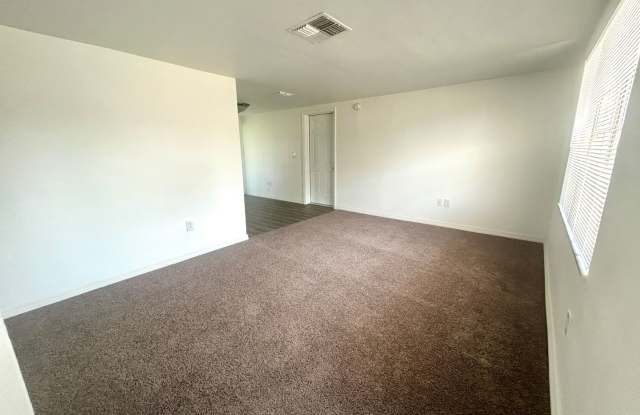 2 Bed/1 Bath, Single Family Home in Beacon Square AVAILABLE NOW!!