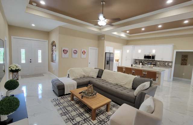 Charming 4BR House in Lehigh Acres