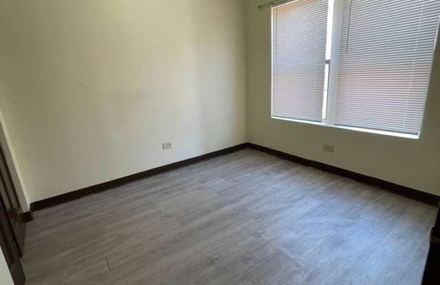 Photo of 470 West 16th St.