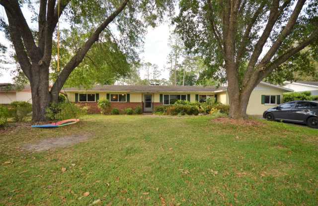 Beautiful House at 2231 NW 21st Ave - Pet Friendly!