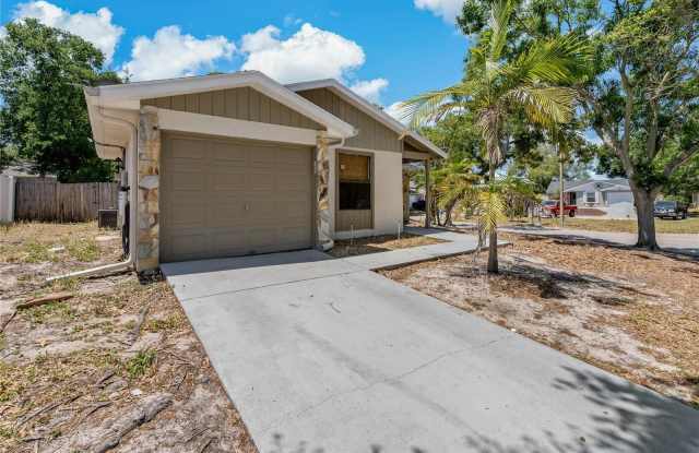 762 MERLINS COURT - 762 Merlins Court, Tarpon Springs, FL 34689