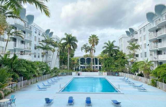 Photo of 494 NW 165th St Rd