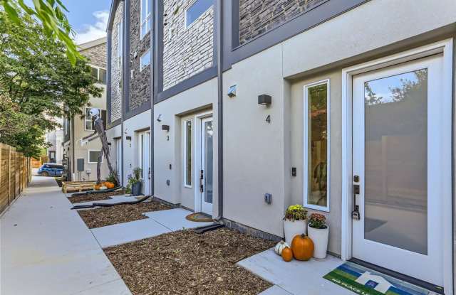 Photo of Luxe 2B/2.5B Townhome in Denver
