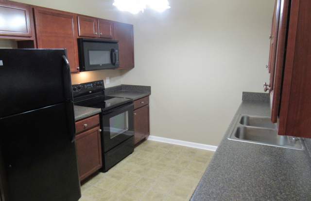 2 bed, 2 bath, 2 car garage ranch style home in N. Knoxville