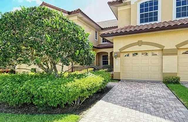 ** 3 MONTH MINIMUM - 9 MONTH MAXIMUM LEASE OPTIONS ** GORGEOUS TURNKEY FURNISHED CONDO LOCATED IN THE HIGHLY SOUGHT AFTER MIRMAR COMMUNITY AT LAKEWOOD RANCH COUNTRY CLUB!