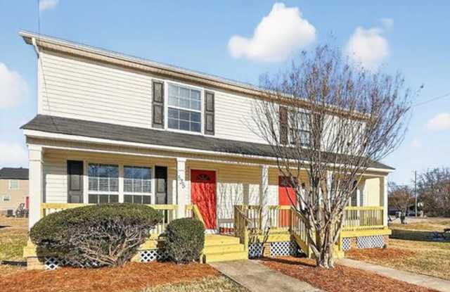 Spacious Two Bedroom Townhome In Kannapolis