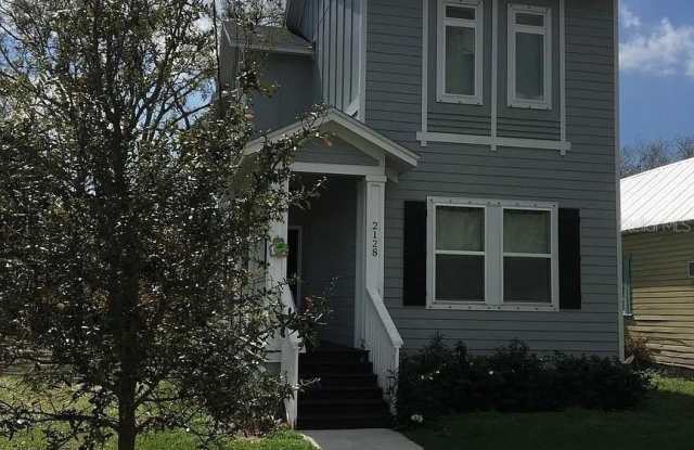 Photo of 2128 W WALNUT STREET