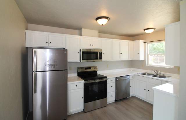 2 Bedroom, 1 Bath Home in Kennewick