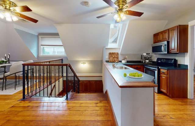 3Br/1Bth, Available Sep. 1, 2026. Great for a rommate students. MUST SEE!!