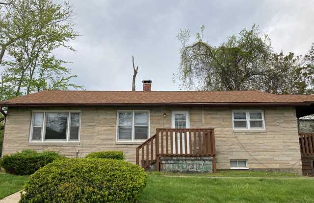 Spacious 5 bedroom, 2 bath house! REDUCED PRICE! Available: JANUARY 2025 - JULY 2025!