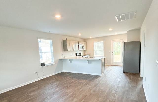 Charming 3D, 2 BA Cottage