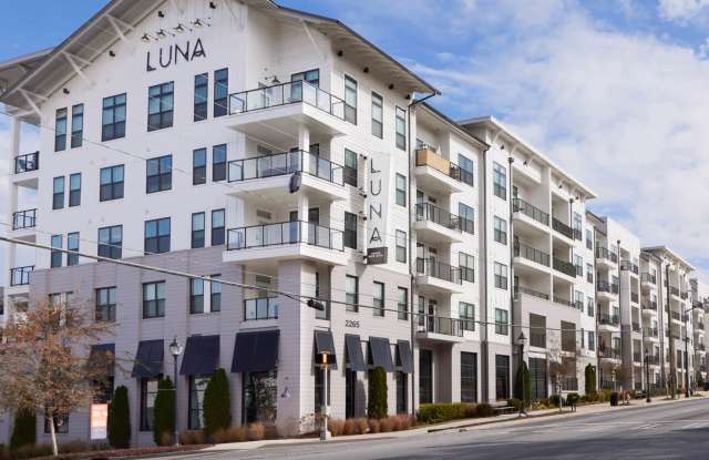Luna Upper Westside