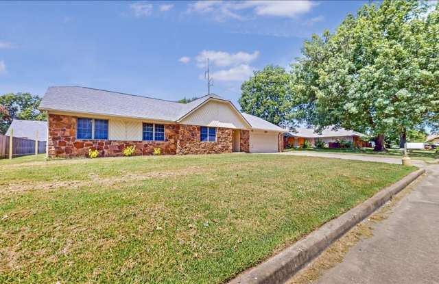 4004 South Maple Avenue