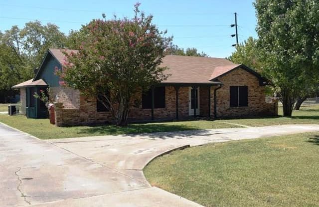 303 E Travis Street - 303 East Travis Street, Leonard, TX 75452