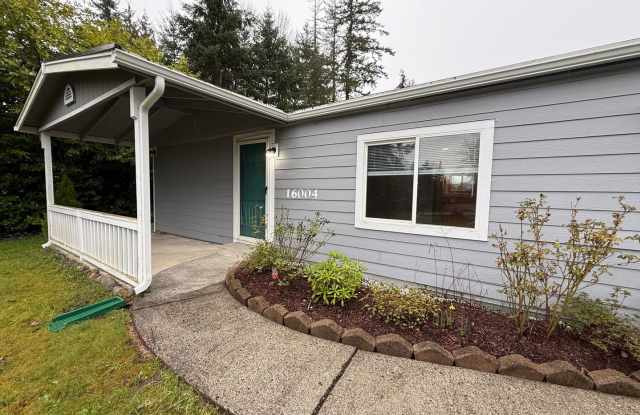 Private remodeled 2 bed home with huge fenced yard in Puyallup for rent now!