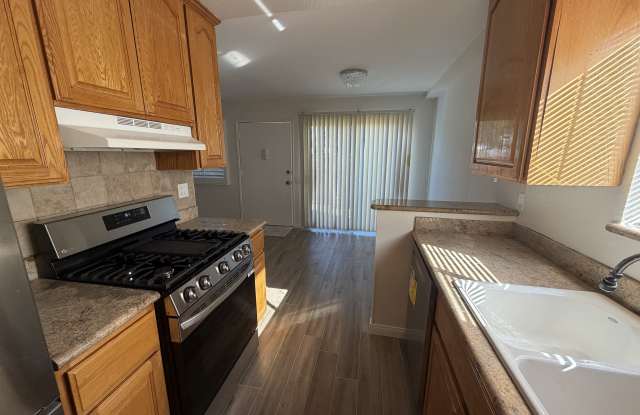 14265 Terra Bella St